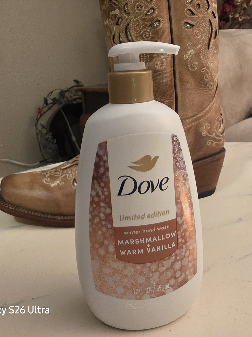 Dove Limited Edition Marshmallow & Warm Vanilla Hand Wash — White/Gold